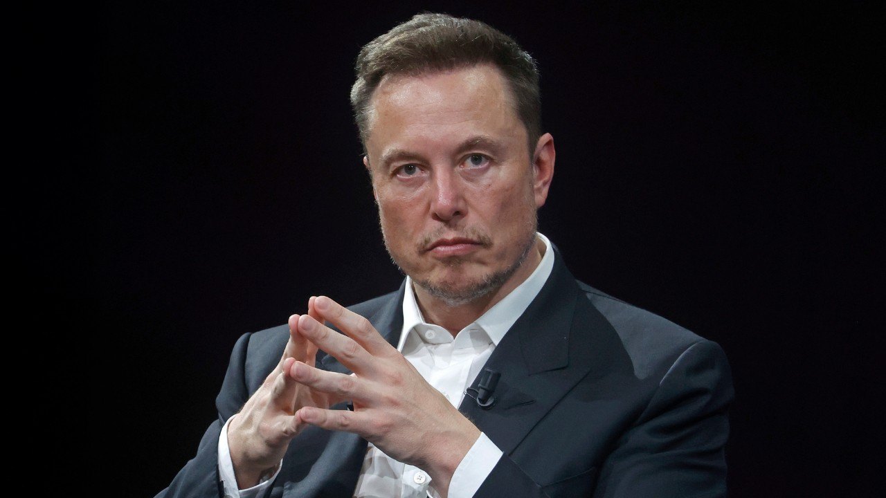 Elon Musk’s Net Worth Tops 0 Billion