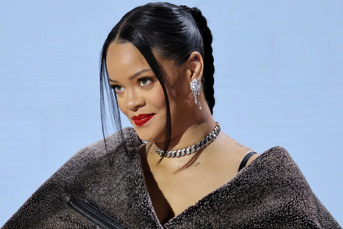 Rihanna's net worth: A Closer Look at the Pop Icon's Wealth - CelebsToWiki Rihanna's net worth: A Closer Look at the Pop Icon's Wealth - CelebsToWiki